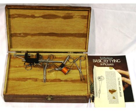 Box of fly tying equipment. P&amp;P Group 2 (£18+VAT for the first lot and £3+VAT for subsequent lots) 