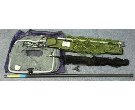 Hand landing net, a Carp mesh landing net with pole and a keep net. P&P Group 3 (£25+VAT for the first lot and £5+VAT for sub