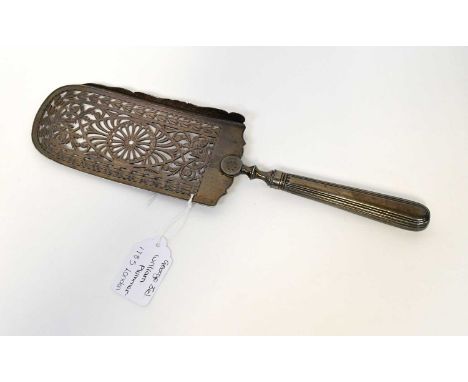 WILLIAM PLUMMER; a George III hallmarked silver pierced slice, London 1785, length 30.5cm.Condition Report: Handle loaded.Han