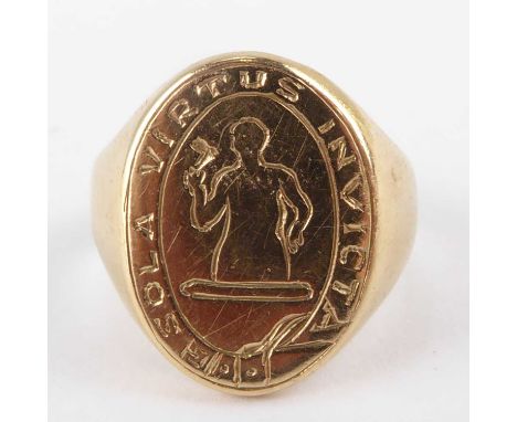 An antique gentlemen's 9ct gold signet ring, oval table engraved with centred figure within a belt border, inscribed 'Sola Vi