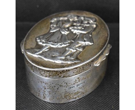 An Edwardian hallmarked silver oval trinket box with repoussé Harlequin and dancer to the lid, 3.4 x 8.2 x 6.5cm, W G Keight 