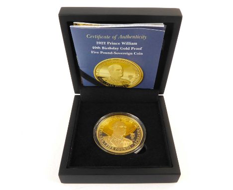 HATTONS OF LONDON; a '2022 Prince William 40th Birthday Gold Proof £5 Sovereign Coin', 22ct, portrait of Elizabeth II with po