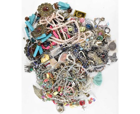 Various items of modern and vintage costume jewellery to include earrings.