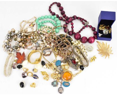 A quantity of mixed modern and vintage costume jewellery to include a Swarovski pale blue stone ring, earrings and necklace, 