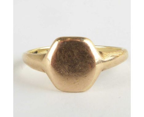 A 9ct gold signet ring with blank table, size Q, approx. 3g.