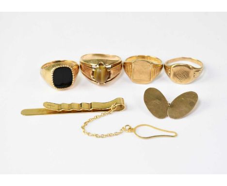 A group of 9ct gold jewellery comprising four rings and a single cufflink, two signet rings, one with blank cartouche, one wi