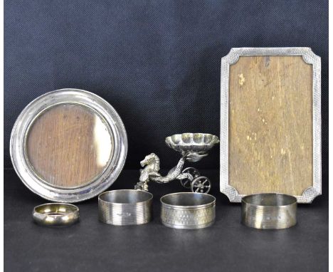 Various small items of hallmarked silver, to include four napkin rings, comprising a pair of oval examples and two others, co