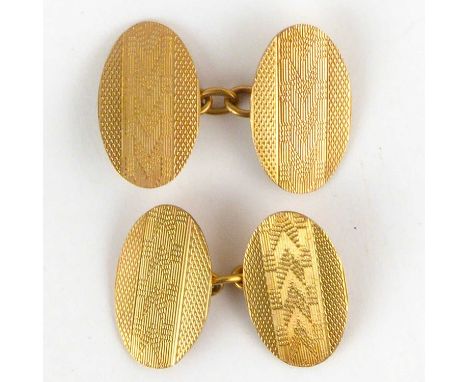 A pair of 9ct gold oval cufflinks with engine turned detail, 2cm, united with chain, approx. 5.8g.Condition Report: Unfortuna