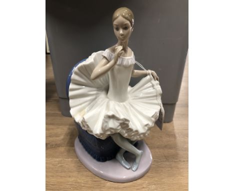 NAO FIGURINE BALLERINA