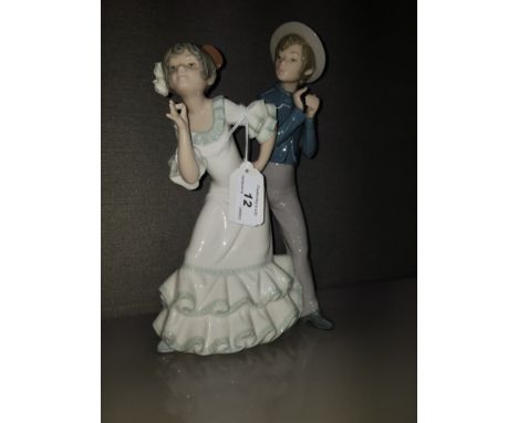 NAO FIGURINE BOY AND GIRL DANCING