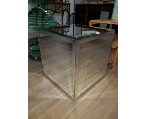 ALL GLASS CUBE TABLE LAMP