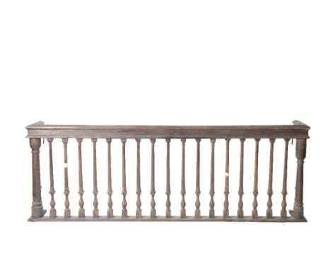 SUBSTANTIAL VICTORIAN OAK FIREGUARD, last quarter 19th century, the top rail and side returns on knop and baluster turned sup