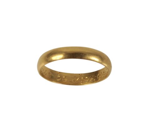 A MID-18TH CENTURY GOLD POSY RING inscribed to the interior in italicise 'Let vertue be thy guide'. stamped with makers mark,