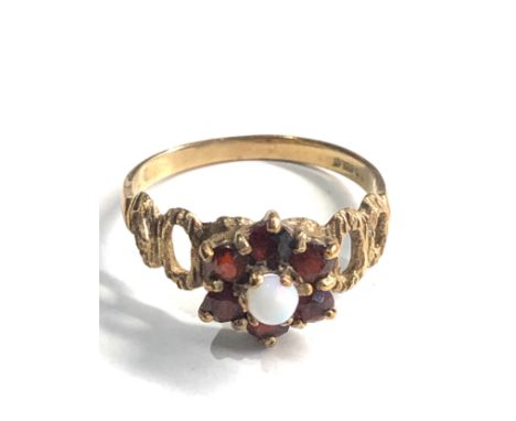 9ct gold opal &amp; garnet ring weight 2.2g 