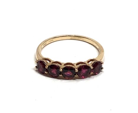 9ct gold garnet ring 1.8g 