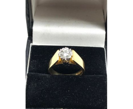 Fine 18ct gold diamond ring central diamond measures approx 5mm dia est 0.50ct weight 4.6g 