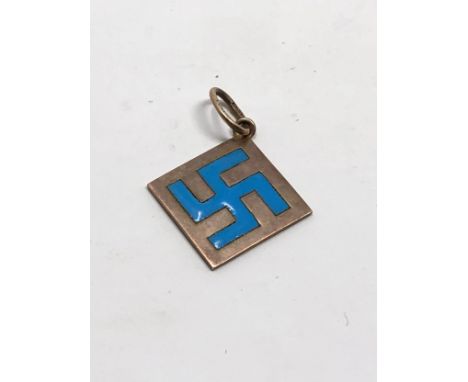 9ct gold vintage blue enamel good luck charm / pendant (1.8g) 