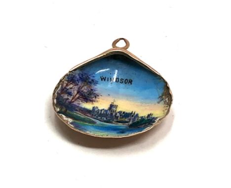 9ct gold &amp; enamel windsor castle pendant charm 2.2g edge enamel wear 