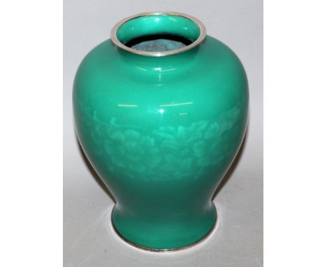 A JAPANESE SHOWA PERIOD MUSEN CLOISONNE VASE BY ANDO, with chrome rims, the sides decorated in green enamel with a formal ban
