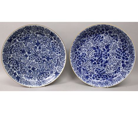 A GOOD LARGE NEAR PAIR OF CHINESE KANGXI PERIOD BLUE & WHITE PORCELAIN DISHES, circa 1700, the interior of each saucer shaped