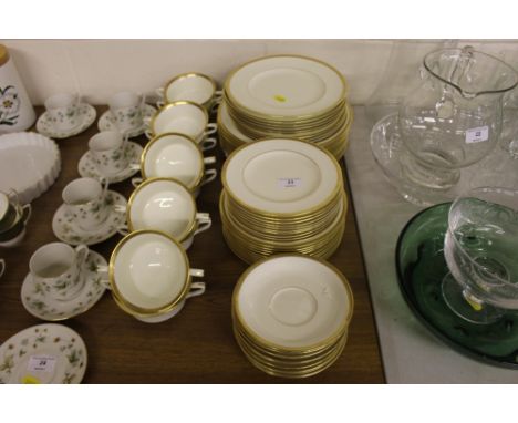 A quantity of Royal Worcester "Coventry" patterned dinnerware and soup bowls 