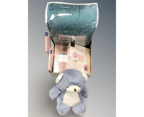 A Cozee Home velvet soft bed spread 150 cm x 200 cm, further new bedding, teddy bear 