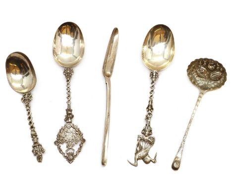 possibly by William Bennett, London 1819,22cm longtogether with a George IV silver ladle,by Richard Poulden, London 1822, the