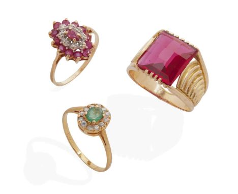  A gentleman's synthetic ruby ring  Claw-set with a mixed square-cut synthetic ruby, ribbed detail to shoulders, unmarked; to