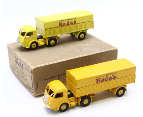 French Dinky Toys Trade Box, No.32AJ Panhard Articulated Truck and Trailer "Kodak" - contains 2 examples, comprising yellow b