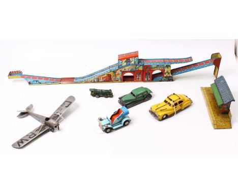 Tray containing a quanitity of mostly tinplate various models and others to include; Hornby Train Station, Technofix No.294 m
