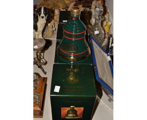 Bells Finest Old Scotch Whisky Christmas decanter 1993, others , 1995, 1994, 1992 (4)