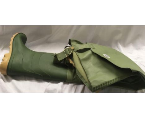 FISHING: PAIR OF LIGHT GREEN WADERS, SIZE 46