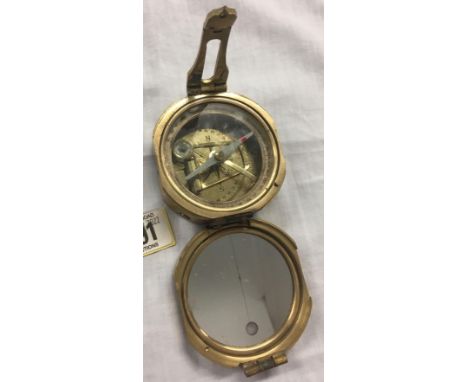 MODERN HEAVY BRASS MARCHING STYLE COMPASS, HINGE BROKEN
