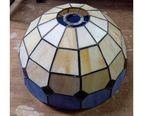 1 TIFFANY STYLE LAMP SHADE, 12''  DIA