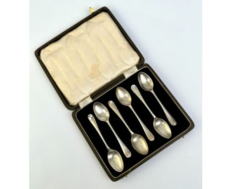 A cased set of six George V silver tea spoons - Thomas Bradbury &amp; Sons Ltd, Sheffield 1923, Hanoverian rat tail pattern, 