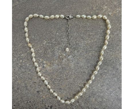 A freshwater pearl and silver necklace - with adjustable clasp, length range from 42cm to 46cm.