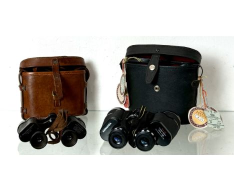 A pair of WW1 military Carl Zeiss binoculars - stamped 'Binocular Prismatic No.3 (Mark II), Magnification 6, No. 1726' and da