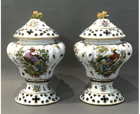 A pair of Samson of Paris Chelsea style covered vases - gold anchor marks to base, of lobed baluster form with pierced covers