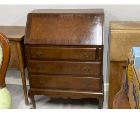 Mahogany bureau fitted with 3 drawers on cabriole legs