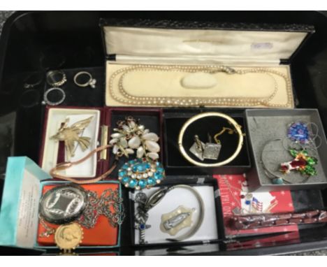 Box of miscellaneous costume jewellery includes rings necklaces bangle etc