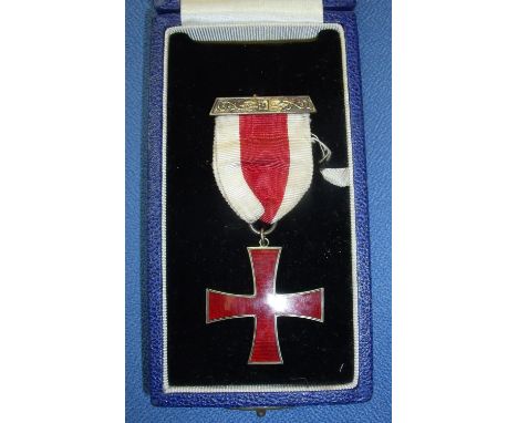 Cased London 1929 silver hallmarked and enamel Knight Templers Cross medal 