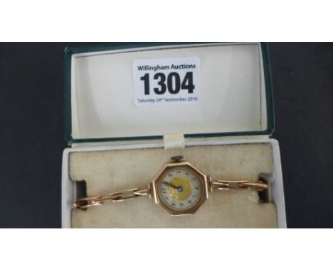 A ladies 9ct rose gold Art Deco style wristwatch with 9ct gold expanding bracelet - total weight approx 13.6 grams - weight m