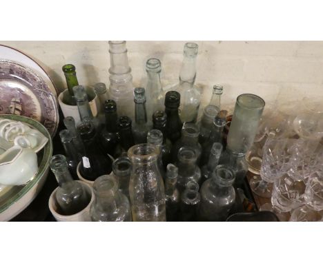 A Tray of Various Vintage Collectors Bottles, Chemist Bottles, Etc 