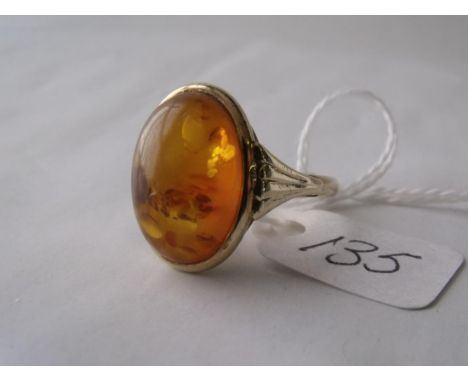 9ct oval vintage amber ring approx size 'U'    