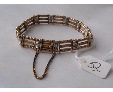 A HEAVY QUALITY TWO COLOUR  15ct gold fancy gate bracelet 23.1g     