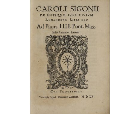 Carolus Sigonius. De antiquo iure ciuium Romanorum libri duo ad Pium IIII pont. max. Index auctorum, & rerum. Mit großer Holz