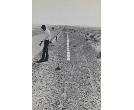 Photographie - - Edward Ruscha.  (1937 Omaha, Nebraska). Royal Road Test. Mit 36 (2 doppelblattgroßen) photographischen Abbil
