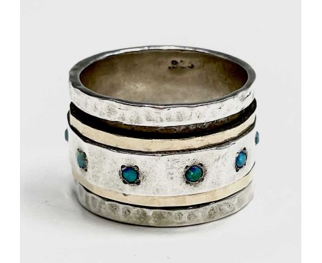 A contemporary silver ring with a gold bands and kinetic opal band Size leading edge T 12gm