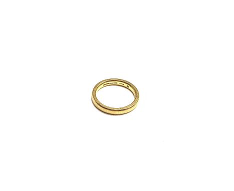 A 22ct gold band Size J/K 5.1gm