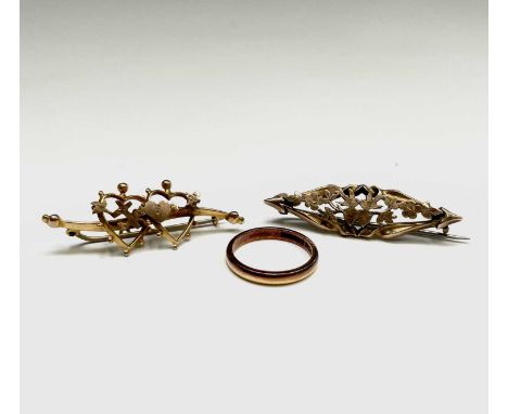 A 22ct gold band Size J/K 3gm together with two 9ct bar brooches 3.6gm (steel pins)